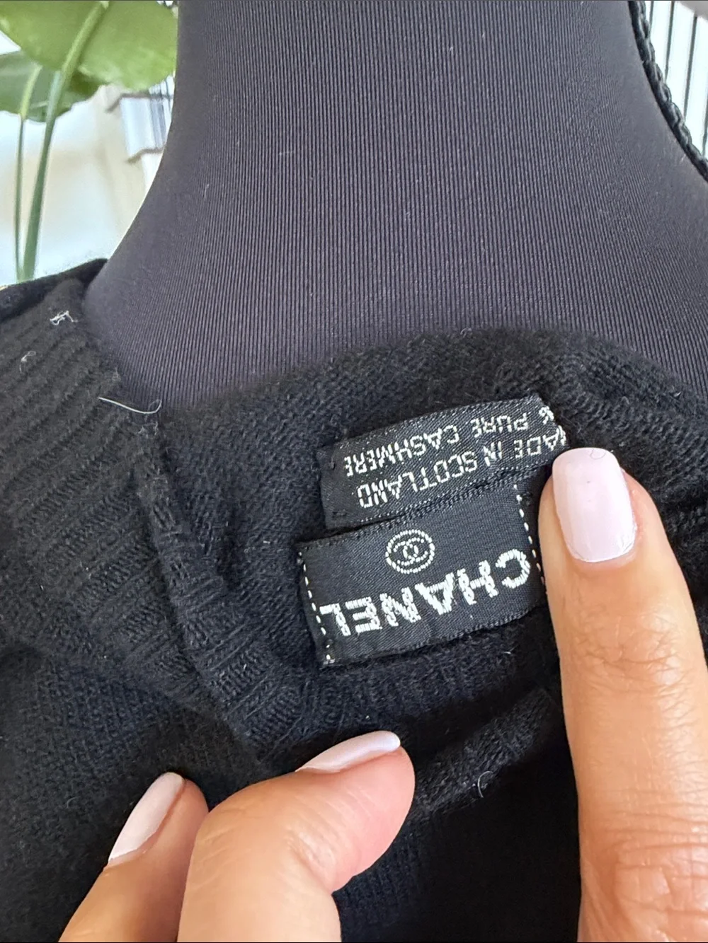 Authentic Chanel Classic Black Womens Crewneck Pocket Cashmere Sweater (M/L)
